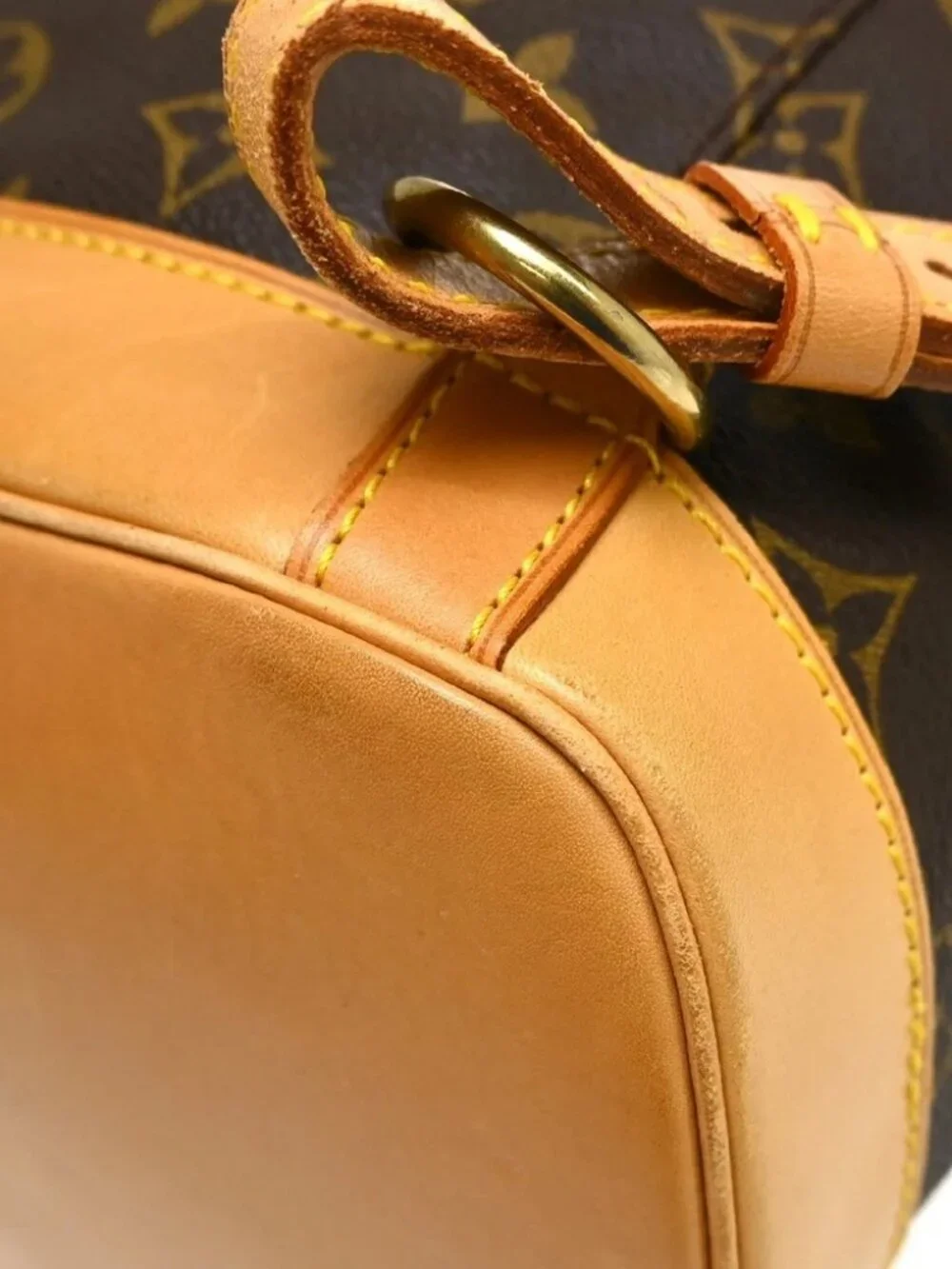 Louis Vuitton outside 	ab